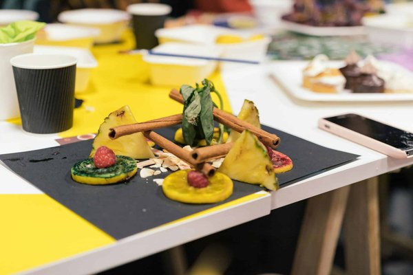 Comment participer à des ateliers de cuisine méditerranéenne avec des locaux en Grèce?