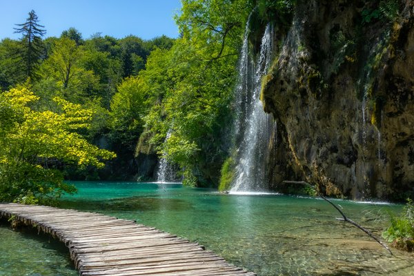 Quels sont les meilleurs itinéraires pour une randonnée autour des lacs de Plitvice, Croatie?